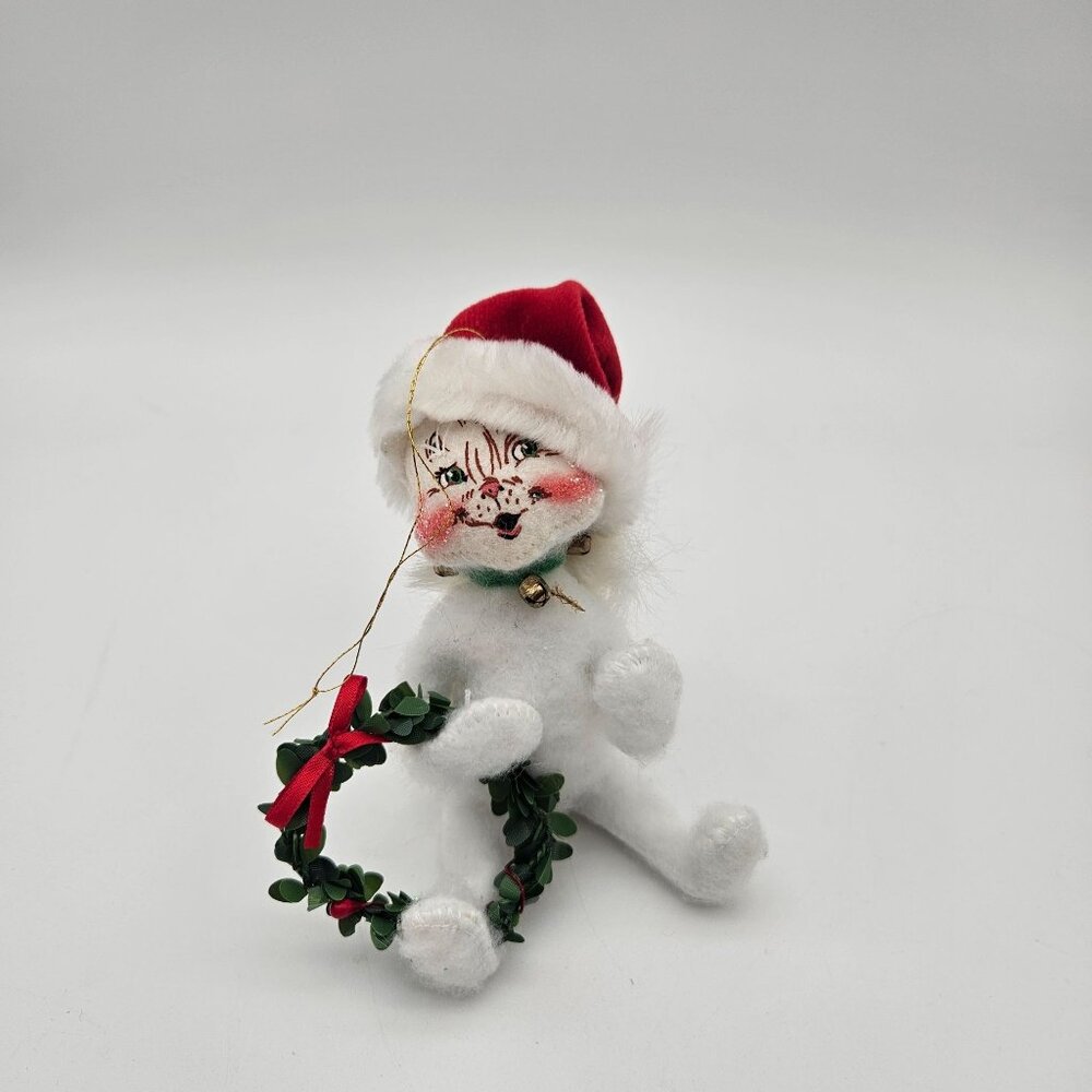 Annalee Poseable Santa Kitten Cat w/ Wreath Felt Christmas Holiday Ornament